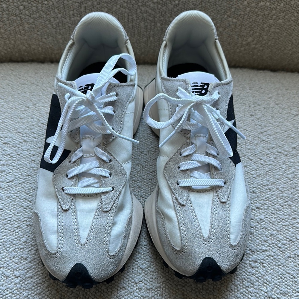 New Balance 327 unisex White and Black Sneakers